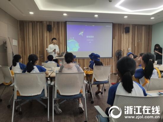 與未來同行 科技&ldquo;小先鋒&rdquo;走進杭州云棲小鎮
